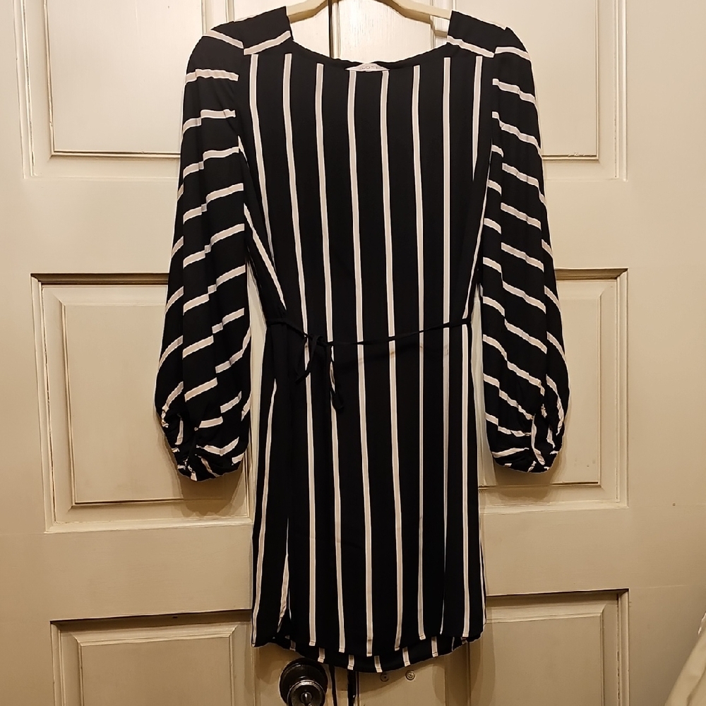 LOFT Black and Cream Sheath Dress with 3/4 Bishop Sleeves